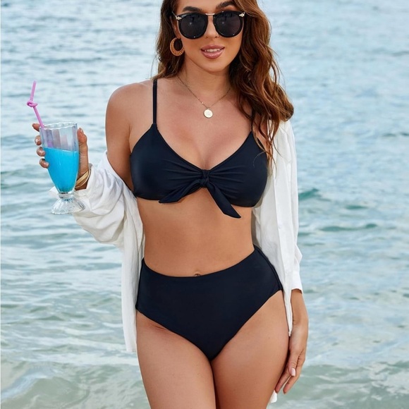 Timeless Black Bikini with Tie Details - Picture 5 of 7